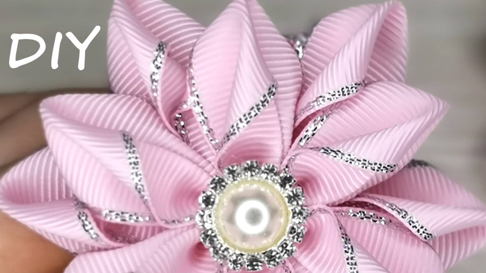 Мастер-класс цветка из лент. Новогодний цветок из репсовых лент с люрексом смотреть онлайн