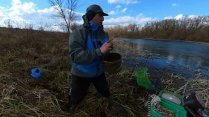 Рыбалка с поплавочной удочкой ранней весной на реке