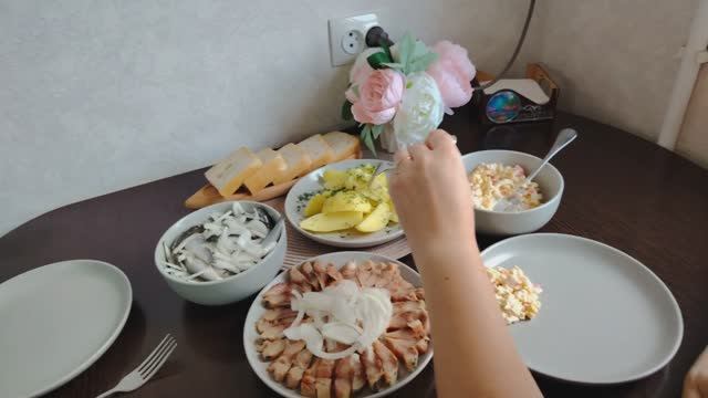 Пришли быстренько и за обед, готовить смотреть онлайн