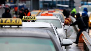 Минпромторг России опубликовал список разрешенных для перевозки пассажиров в такси машин