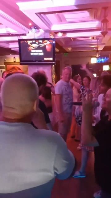 Пием, пеем, танцуваме...