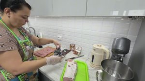 подсмотрела РУЛЕТ__теперь ОНА ЖИВЕТ В ГАРАЖЕ__накоптили ВКУСНОТЫ