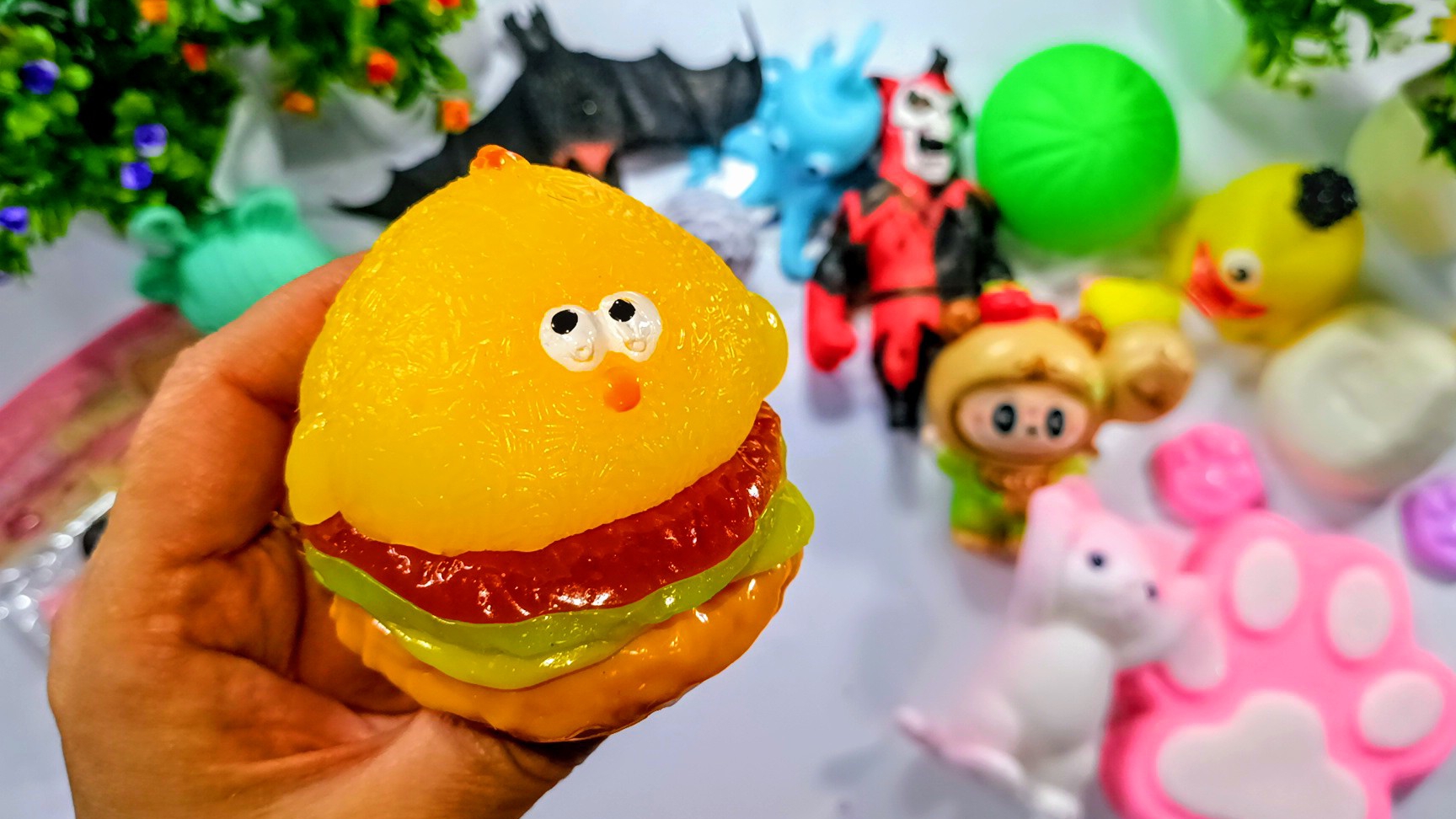 АСМР РАСПАКОВКА сквишей ТАБА лапки 🐾 приятные звуки АСМР 👀 режу СКВИШИ лапки ✨ смотреть онлайн