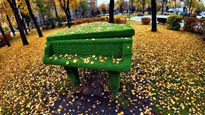 ТОПИАРНЫЕ ФИГУРЫ В СКВЕРЕ. РОЯЛЬ В КУСТАХ.