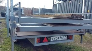 Платформа с прицепом для перевозки пчёл.