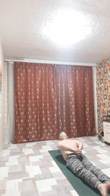 Йога, поза кобры.