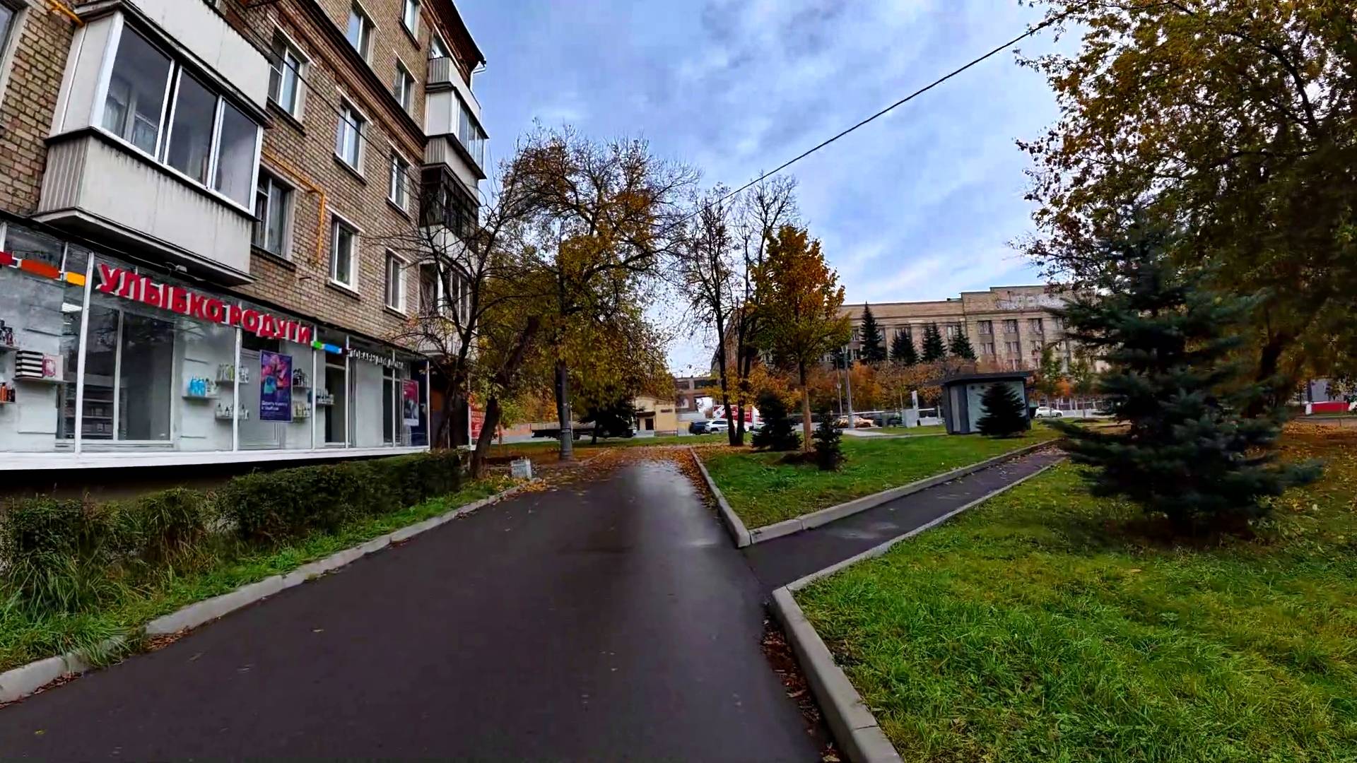 Пешком на автобусную остановку. Ускоренное видео. смотреть онлайн