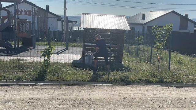 ОСЕНИЕ РАБОТЫ в САДУ/ Скарификация газона/Клумба/Ставлю домашнее вино/Переезд на юг смотреть онлайн