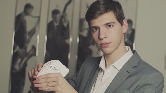 Фокусник Мишанин Даниил с картами