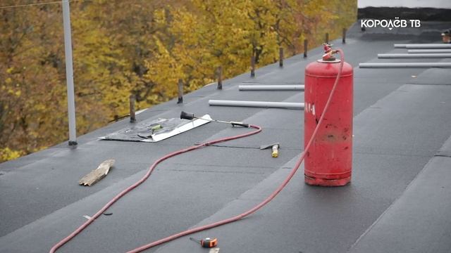 Ремонт на финише: крыша дома № 3 по улице Строителей готова на 95% смотреть онлайн