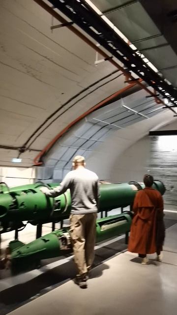 Подземная галерея сверхсекретной базы подводных лодок в Балаклаве. смотреть онлайн