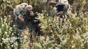 Эвакуация тяжелораненого с поля боя