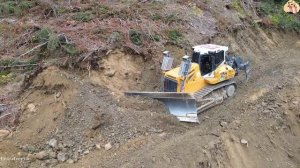 Строительство, срезаем горный склон, продолжение работ