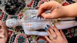 АСМР Нежный массаж пластиковому мужику 👐 ASMR Acupuncture Man Doll massage tapping and scratching