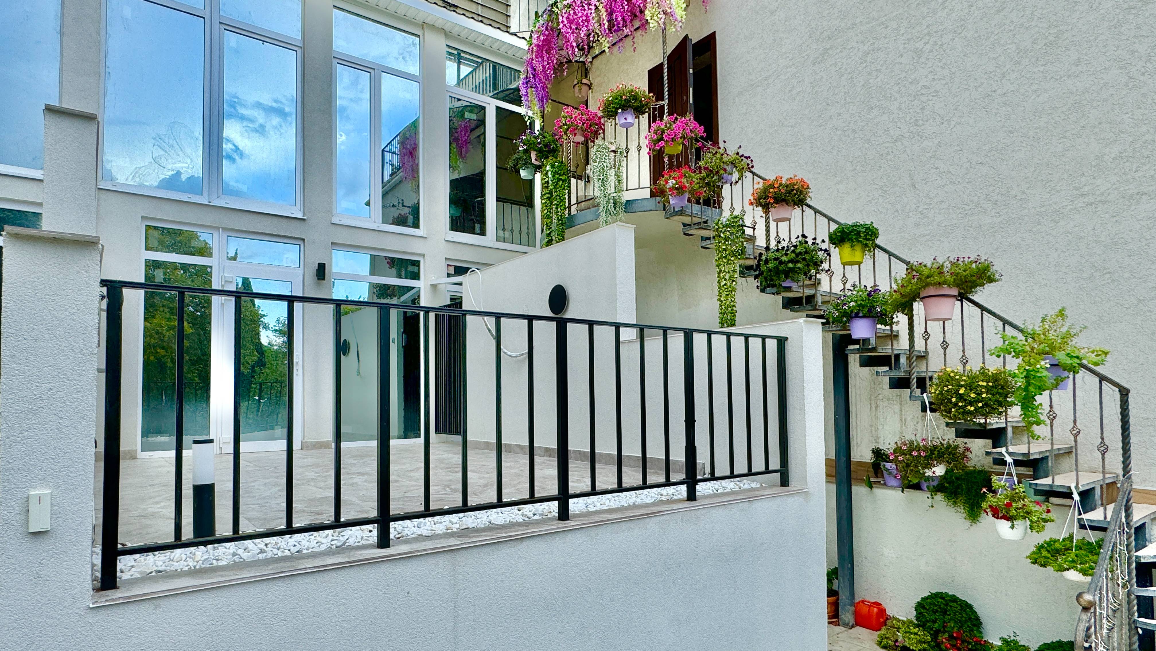 Двухуровневый апартамент 133 кв.м у моря в Партените