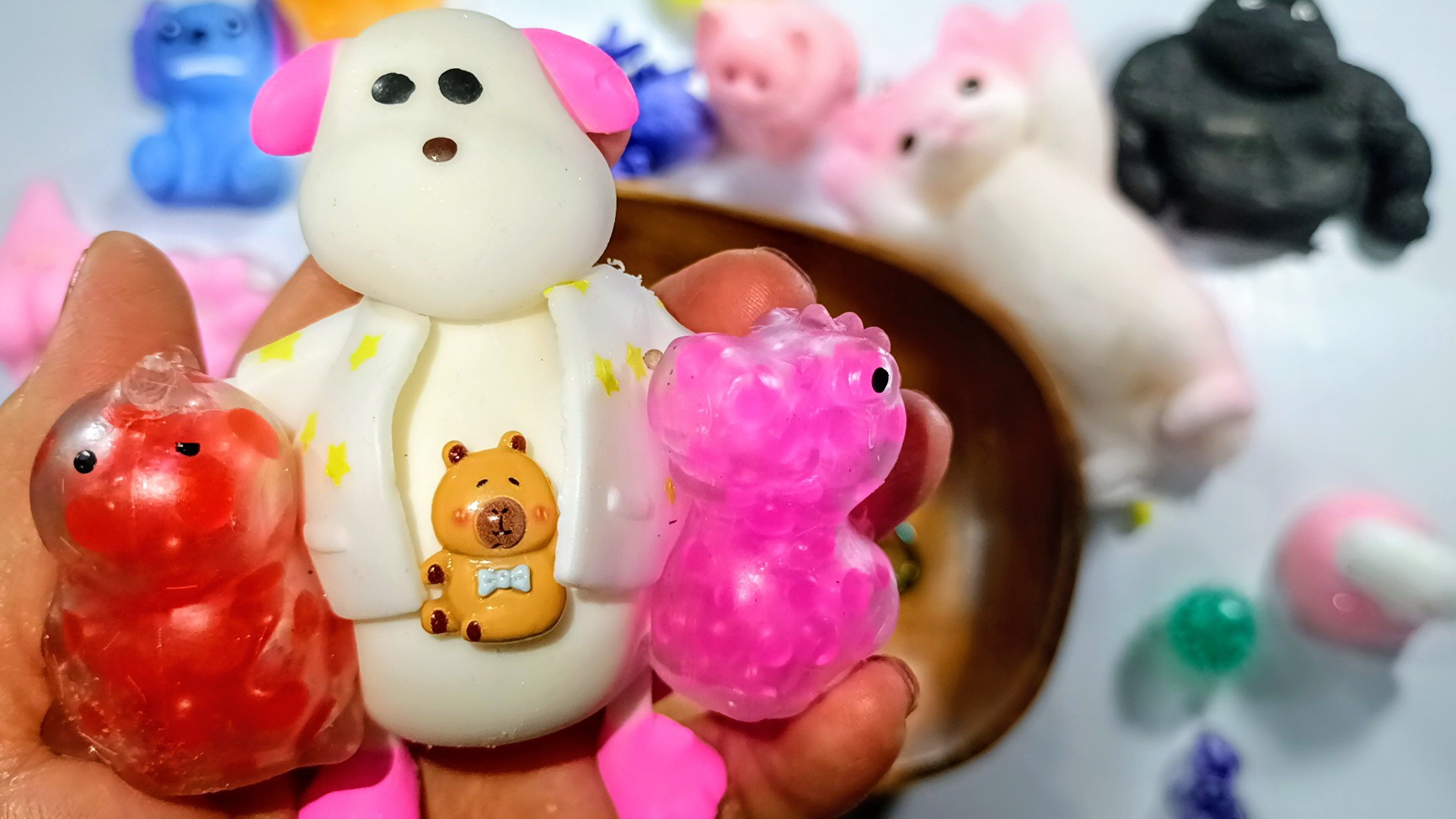 АСМР РАСПАКОВКА сквишей и антистрессы 🥰 ТАБА СКВИШИ лапки 🐾 приятные звуки АСМР Сквишей 🥰 смотреть онлайн