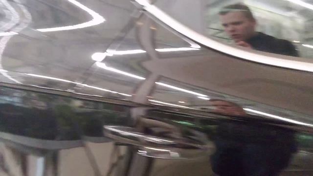 Новый китайский кроссовер в торговом центре Город. Очень интересный видос.