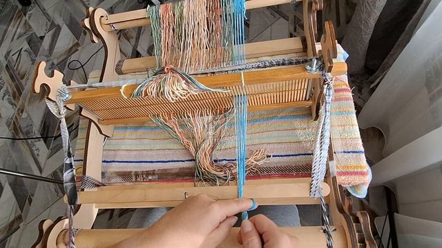 Как заправить настольный ткацкий станок 3-я часть. Ткачество.