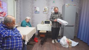 ПОДВАЛ ИЛЬИЧА повседневный день в деревне ВКУСНО КУШАЮ еда для кошек ЖИЗНЬ В СИБИРИ