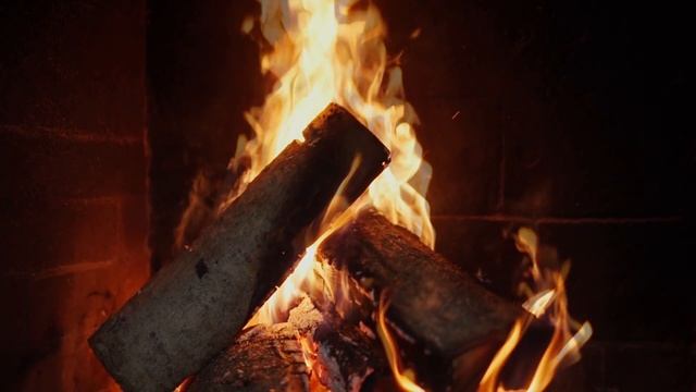 Звуки костра, атмосфера уюта - фоновый камин.