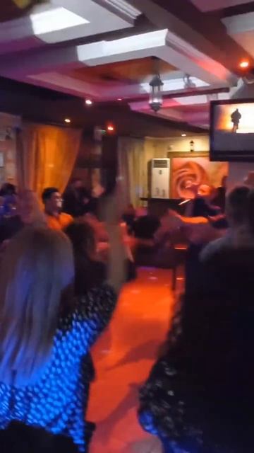 Пием, пеем, танцуваме...