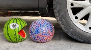 Машина давит предметы колесом! Эксперименты с колесом! Давим арбуз 😃🍉 Залипалка ASMR