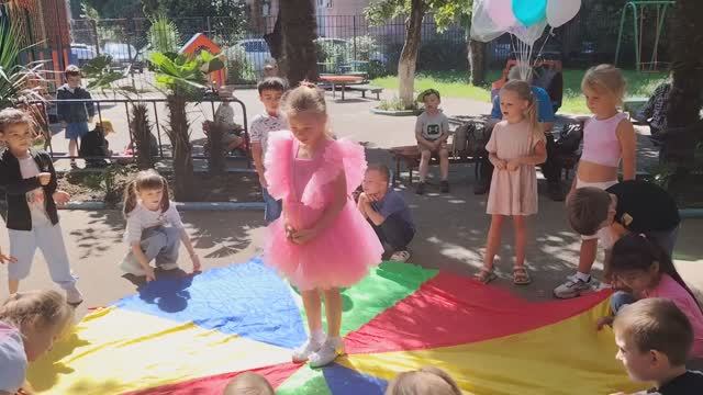 День рождения Софы в детском саду с Единорожкой смотреть онлайн