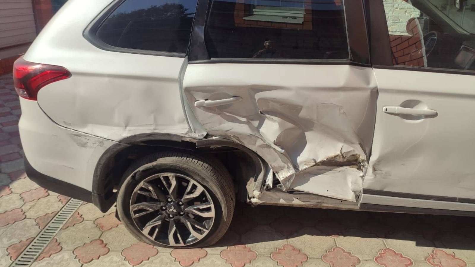 Ремонт Mitsubishi Outlander после сильного бокового удара. смотреть онлайн