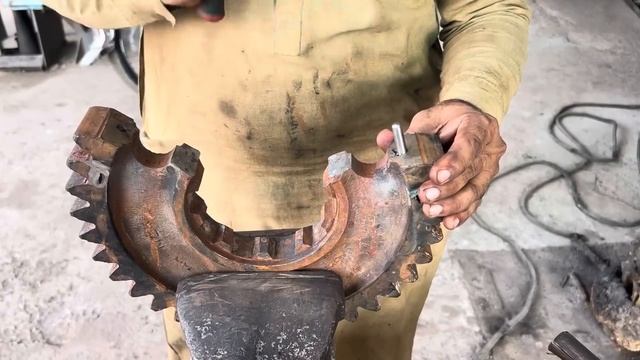 Как ОТРЕМОНТИРОВАТЬ сломанный привод бульдозера смотреть онлайн