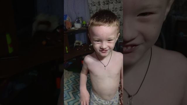 Максим играеца и кушает👈👈👈👍😁😁😁 смотреть онлайн