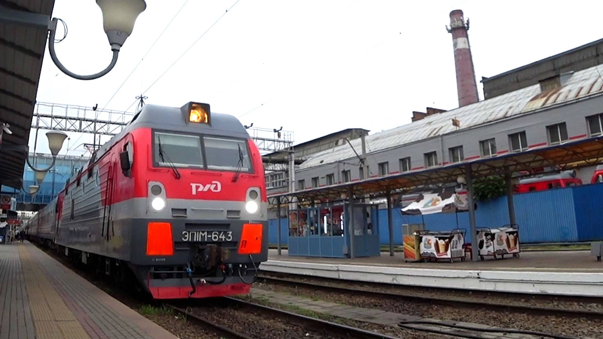 Прибытие поезда №309 Адлер-Воркута на станцию Ростов-Главный смотреть онлайн