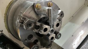 Устранение дисбаланса патрона на ЧПУ противовесами.