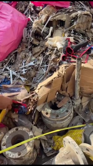 Столько ценного отправили на свалку, аж жалко стало.