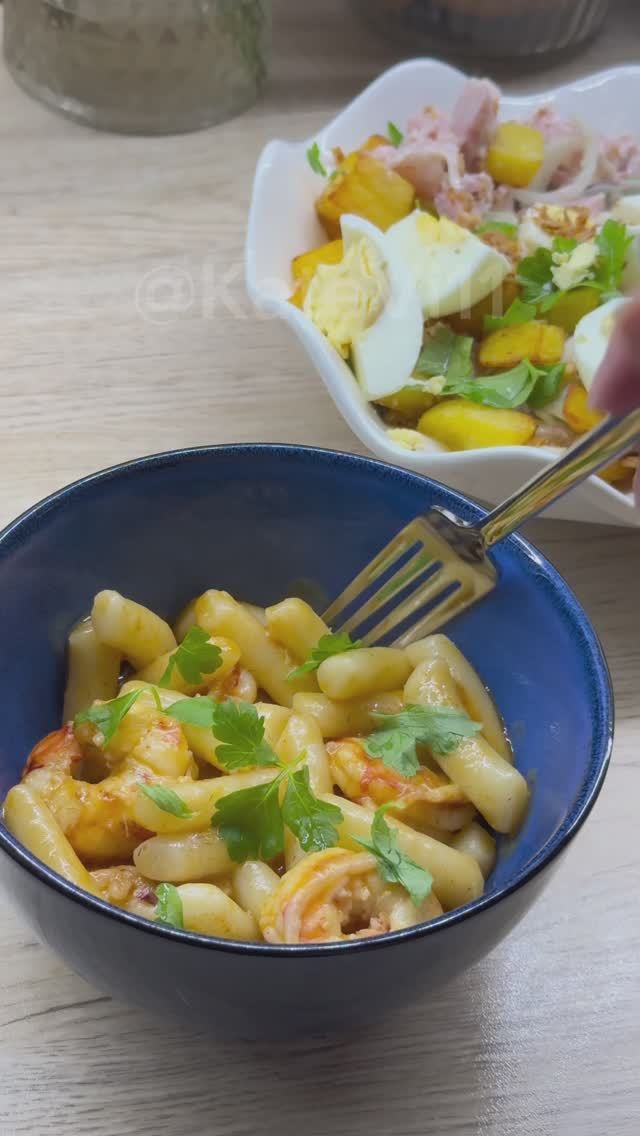 Токпоки (рисовые палочки) с креветками в соусе том ям. Иногда можно побаловать себя вкусным рецептом смотреть онлайн