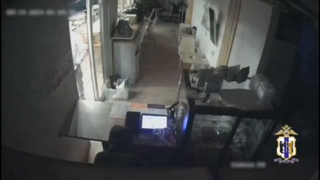 Действовали ночью: продукты и деньги крали из магазинов и кафе школьники смотреть онлайн