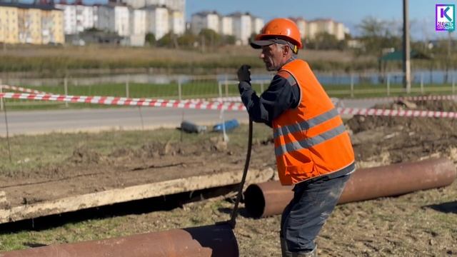 На улице Ворошилова устраняют порывы на трубах теплоснабжения смотреть онлайн