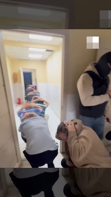 #Россия В Краснодаре сотрудники полиции задержали мигранта домогавшегося к 15-летней девочке. смотреть онлайн