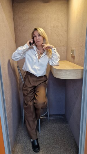 Про секретаршу из фильма Служебный роман)