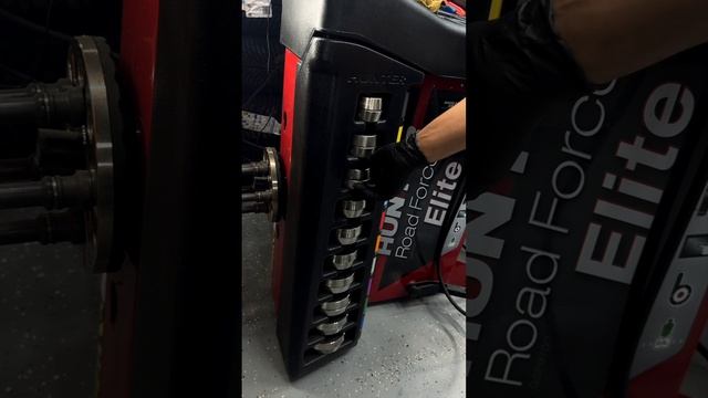 Шиномонтаж с адаптацией и балансировкой для Jeep Wrangler