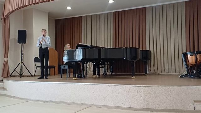 Шишкин Денис 16 лет
И.С.Бах "Прелюдия" смотреть онлайн