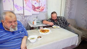 СТОЛЬКО ДЕЛ ТРУЖЕНИКИ НЕ УСПЕВАЮТ ИХ РЕШАТЬ ДОМАШНИЕ ПРОБЛЕМЫ ВКУСНО КУШАЕМ НА КУХНЕ