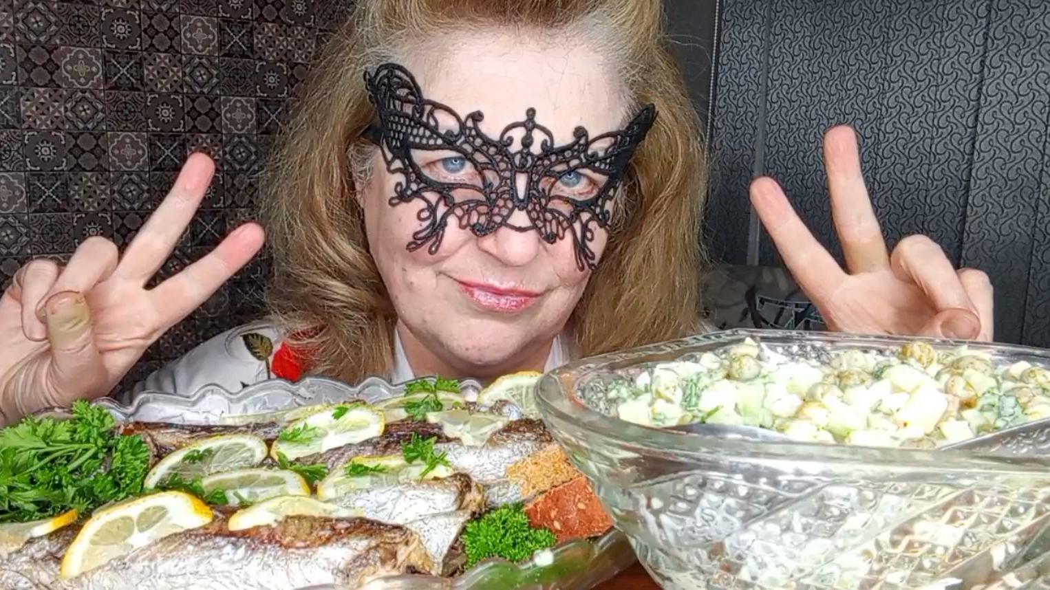 "ГОЛОД ВЗЯЛ СВОЁ НА 33 МИНУТЕ" МУКБАНГ/ЕДА НА КАМЕРУ/ смотреть онлайн