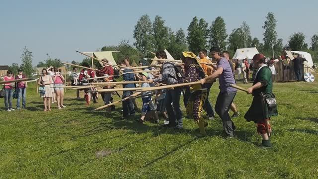 Ландскнехты - тренировка с пиками (Исторический фестиваль Сибирский огонь - 2016). смотреть онлайн