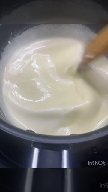 Плавленный сыр из коровьего молока.