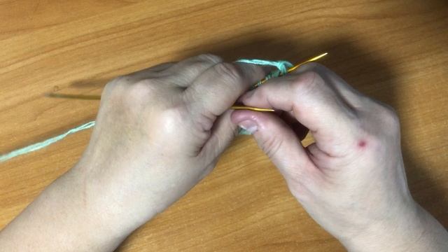 Простой эффектный и двусторонний узор спицами для начинающих смотреть онлайн