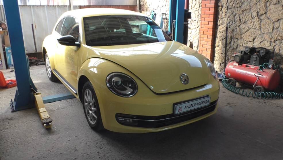 Замена зеркального элемента в правом зеркале на Volkswagen Beetle 1,4 Фольксваген Битл 2014 года