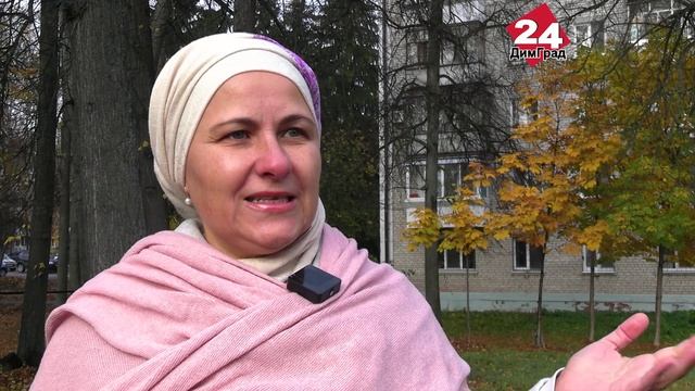 Желтые листья, зеленые волосы, розовое платье смотреть онлайн