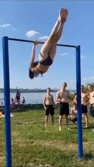 Вот вам и слабый пол😅 Подписываемся 😉