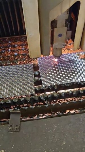 Ничего себе поделка. Из чеканного листа