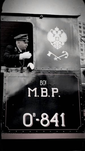 Якорь на фуражке машиниста! Раньше по морю ходили паровозы?